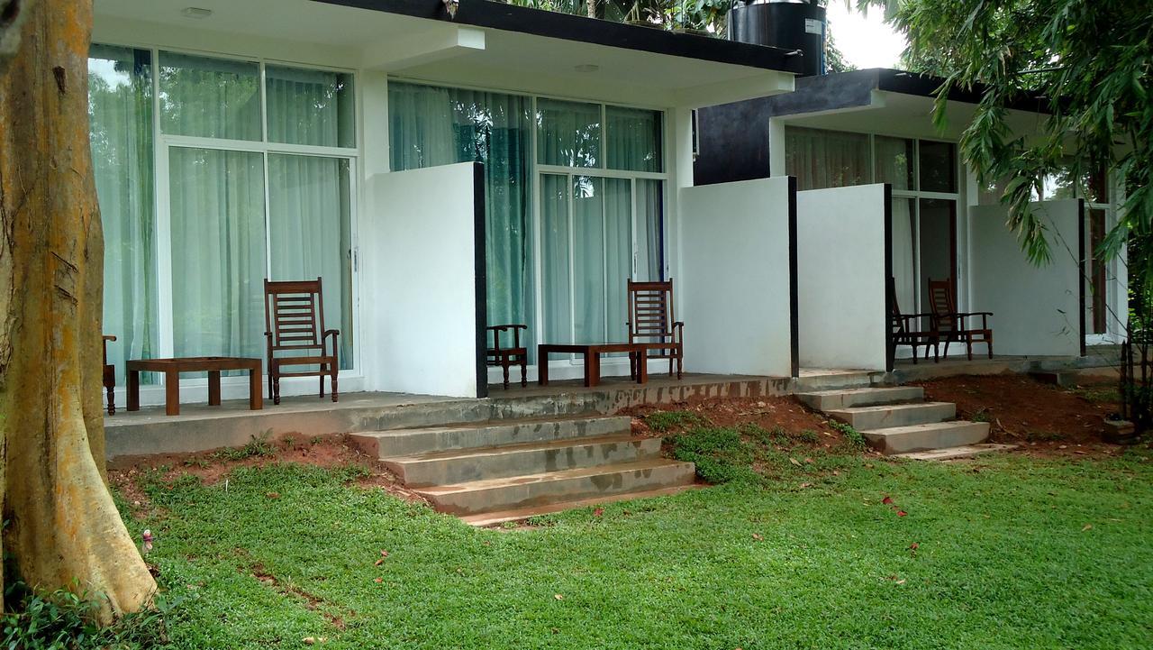 Bridge Hotel Negombo Kimbulapitiya Exteriör bild