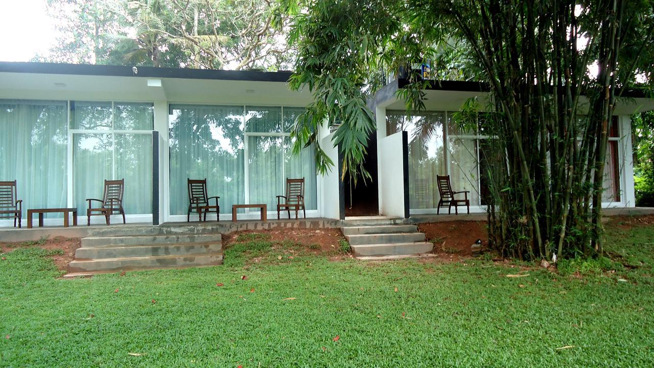 Bridge Hotel Negombo Kimbulapitiya Exteriör bild
