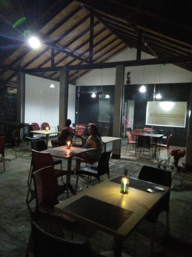 Bridge Hotel Negombo Kimbulapitiya Exteriör bild
