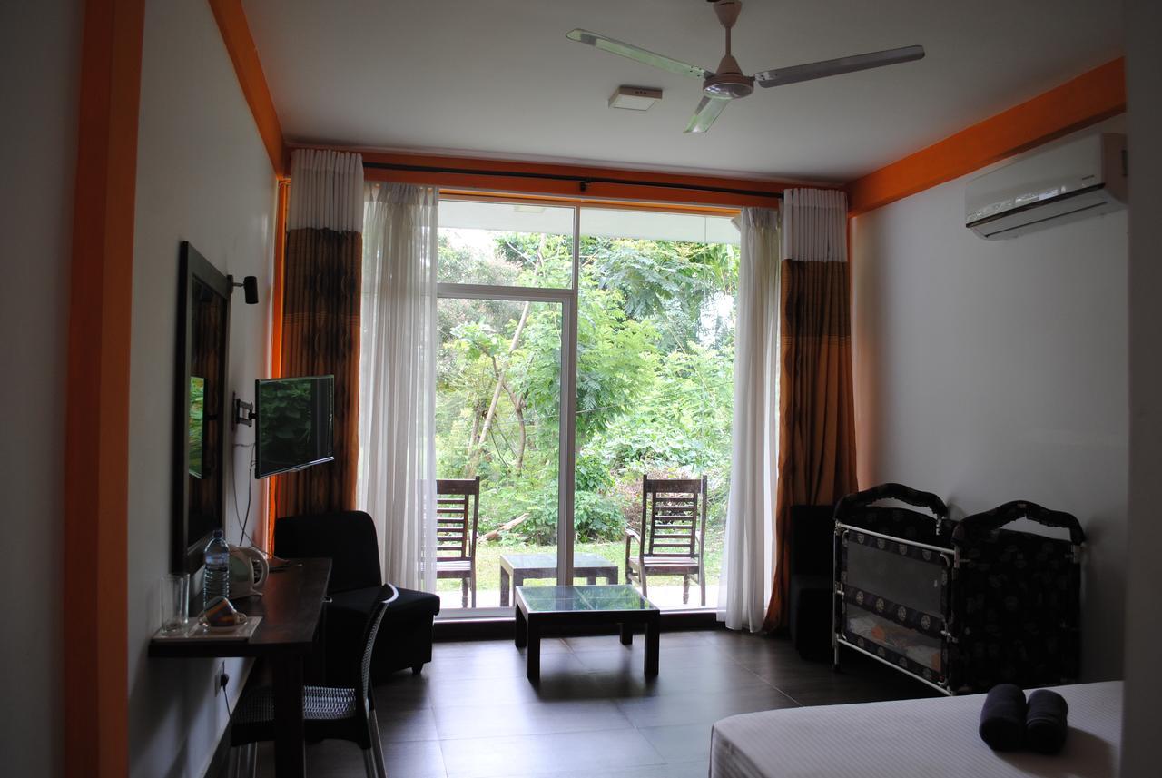 Bridge Hotel Negombo Kimbulapitiya Exteriör bild