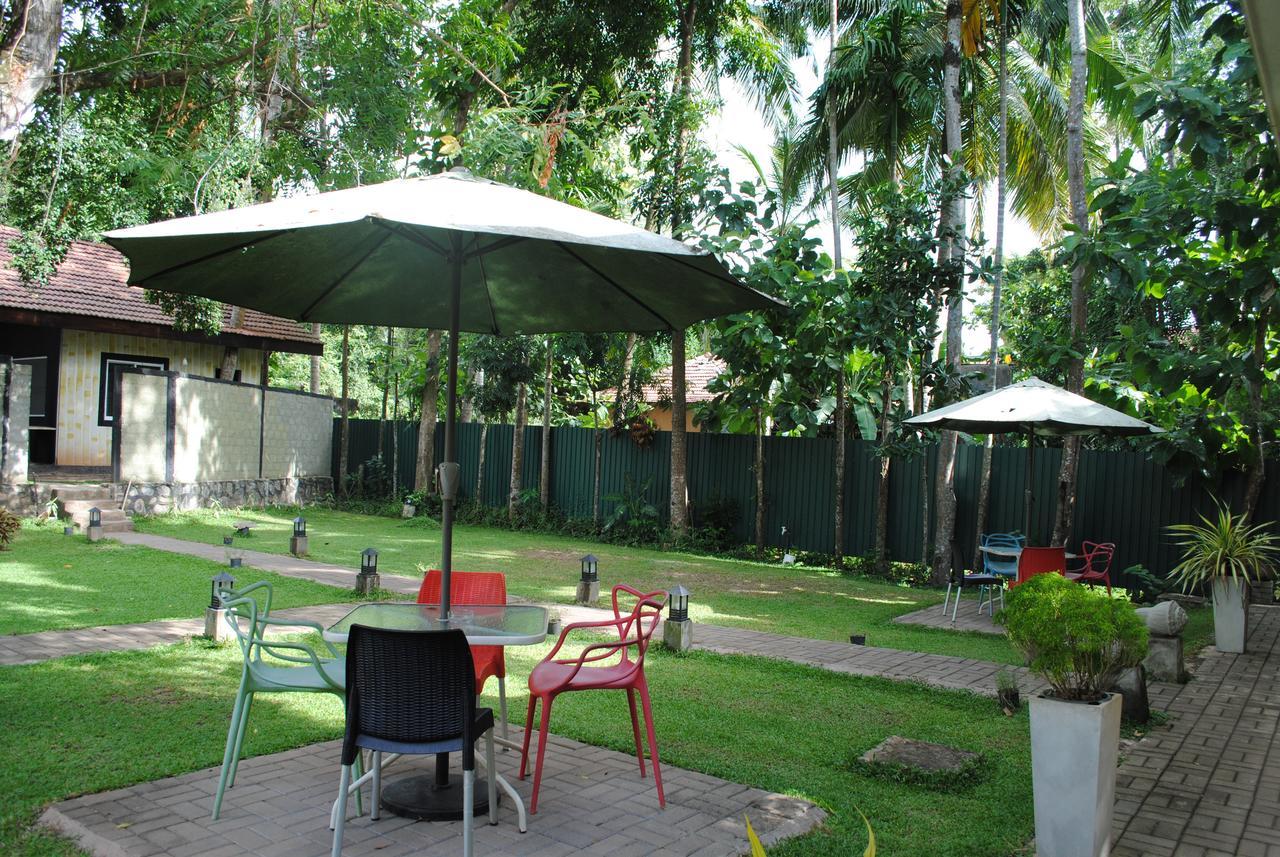 Bridge Hotel Negombo Kimbulapitiya Exteriör bild