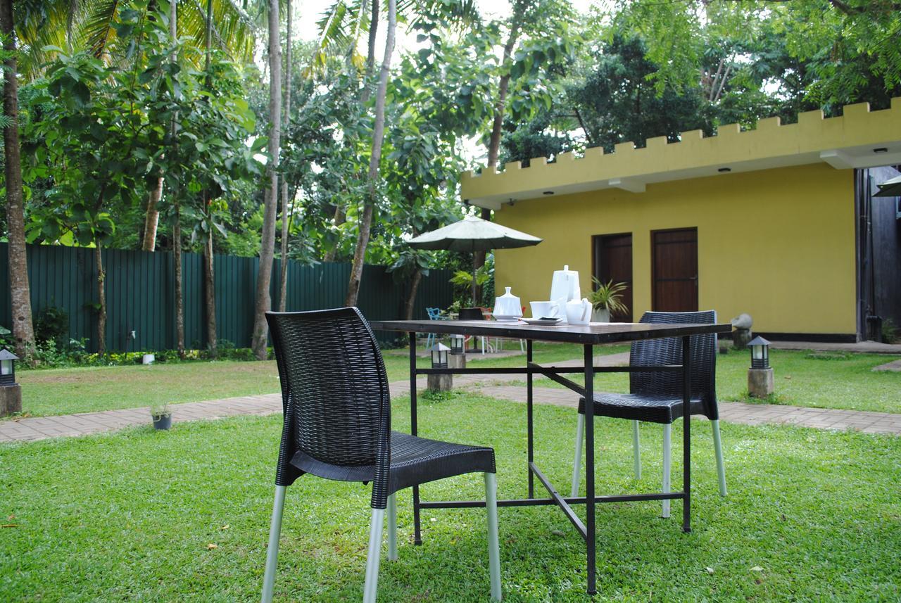 Bridge Hotel Negombo Kimbulapitiya Exteriör bild
